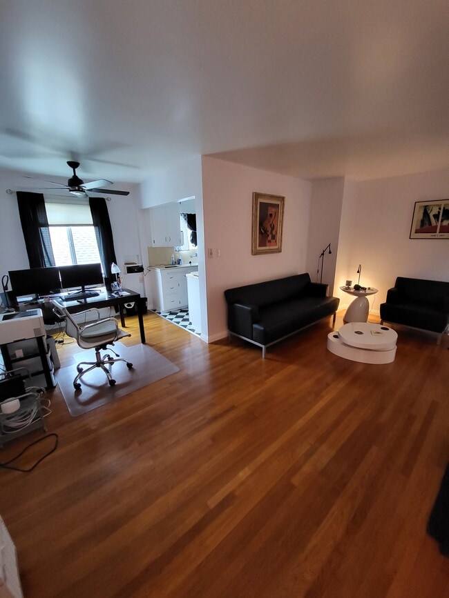 219 Esperanza Ave, Unit 7 in Long Beach, CA - Foto de edificio - Building Photo