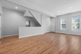 858 N Paulina St, Unit 1 in Chicago, IL - Foto de edificio - Building Photo