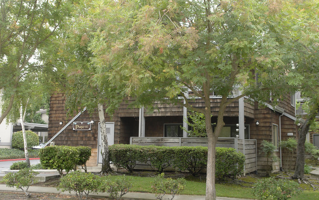 Parkvue Apartments in Martinez, CA - Foto de edificio - Building Photo