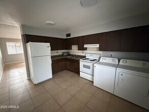 8316 N 60th Ave in Glendale, AZ - Building Photo - Building Photo