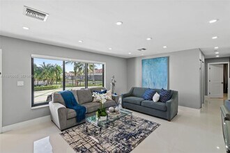 830 SW 93rd Ave in Miami, FL - Building Photo - Building Photo