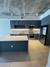 160 NW 27th St, Unit A2 in Miami, FL - Building Photo - Building Photo