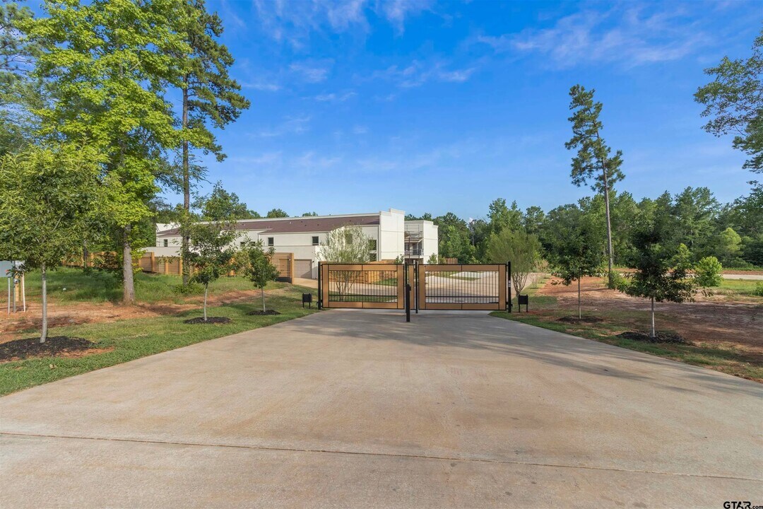 1212 Centennial Trl in Tyler, TX - Building Photo