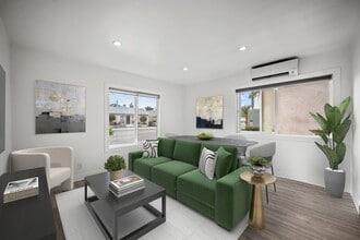 1101 N Flower St, Unit 1 in Santa Ana, CA - Building Photo - Building Photo