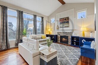 5321 E Rosedale Ln in Spokane, WA - Building Photo - Building Photo
