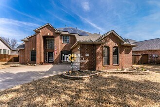 1824 Hill Ridge Dr in Flower Mound, TX - Foto de edificio - Building Photo