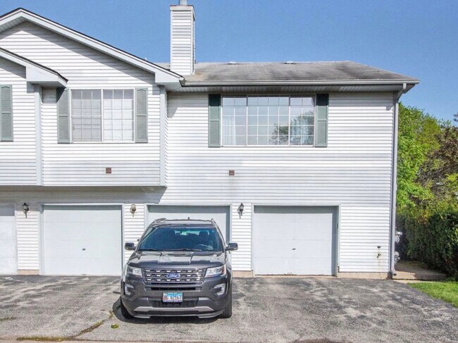 6S018 Steeple Run Dr in Naperville, IL - Building Photo - Building Photo