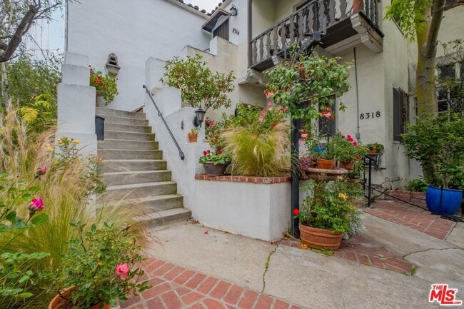 8318 4th St in Los Angeles, CA - Building Photo - Building Photo