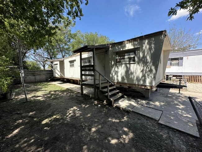 3632 SW Military Dr in San Antonio, TX - Building Photo - Building Photo
