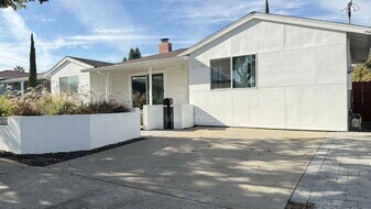 3856 Brookside Dr in Pittsburg, CA - Building Photo