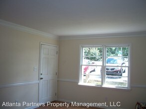 1002 Level Creek Rd in Sugar Hill, GA - Foto de edificio - Building Photo