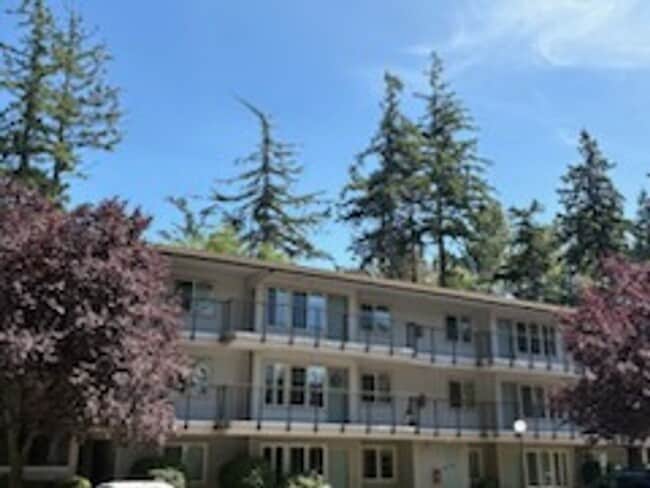 property at 615 W Bakerview Rd