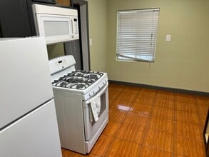 5390 34th St in Riverside, CA - Foto de edificio - Building Photo