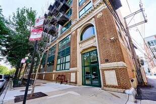 221 E Cullerton St in Chicago, IL - Building Photo