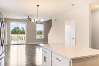 W218N16066 Tiger Lily Dr in Jackson, WI - Building Photo - Building Photo