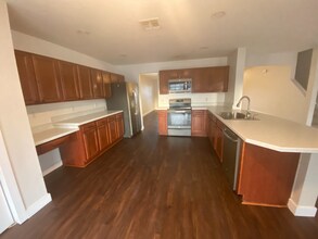 1353 Karok St in Orlando, FL - Foto de edificio - Building Photo