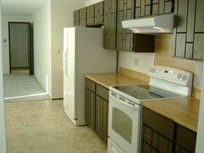 1420 W 10th St in Port Angeles, WA - Foto de edificio - Building Photo