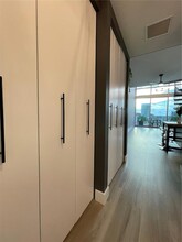 150 E Robinson St, Unit 1016 in Orlando, FL - Building Photo - Building Photo