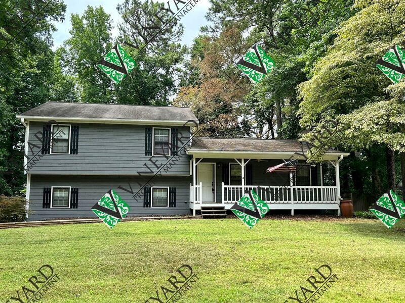 996 Hardy Cir in Dallas, GA - Building Photo
