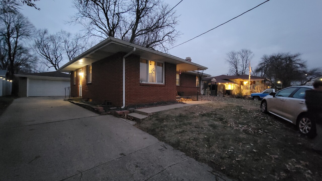 1711 Vine St in West Des Moines, IA - Building Photo