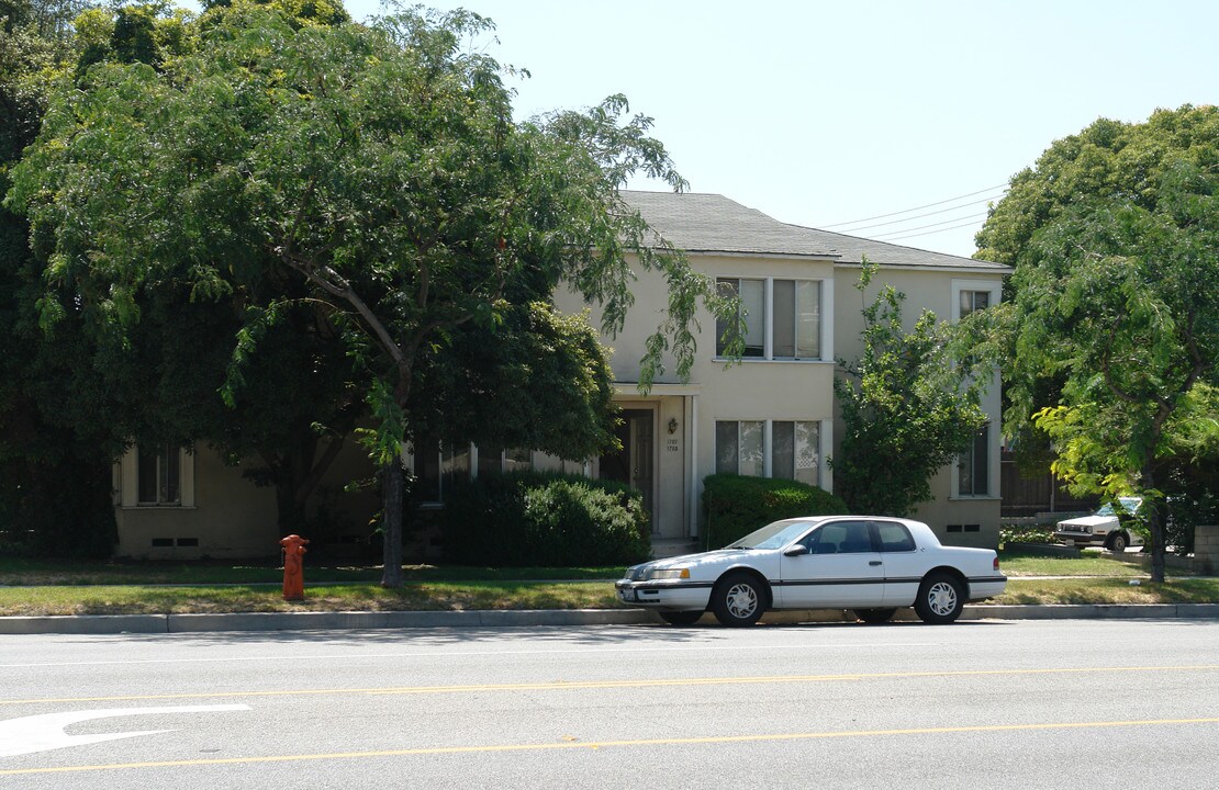 1701 N Glenoaks Blvd in Burbank, CA - Building Photo