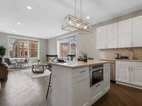 2303 W Wilcox St in Chicago, IL - Building Photo - Building Photo