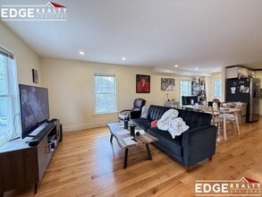 11 Higgins St in Boston, MA - Foto de edificio - Building Photo