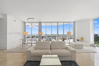 7330 Ocean Ter, Unit PH-D in Miami Beach, FL - Foto de edificio - Building Photo