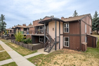 Huntington Hill Coachhomes in Edmonton, AB - Building Photo - Building Photo