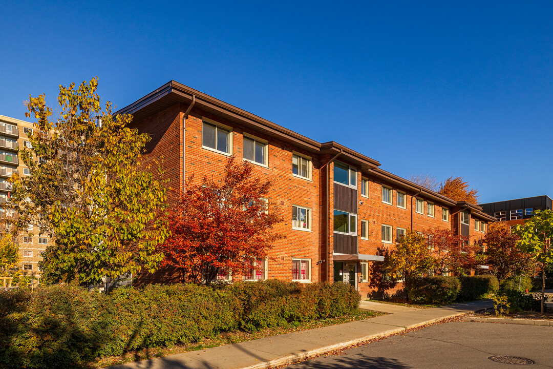 Corporation d’habitation Jeanne-Mance in Montréal, QC - Building Photo