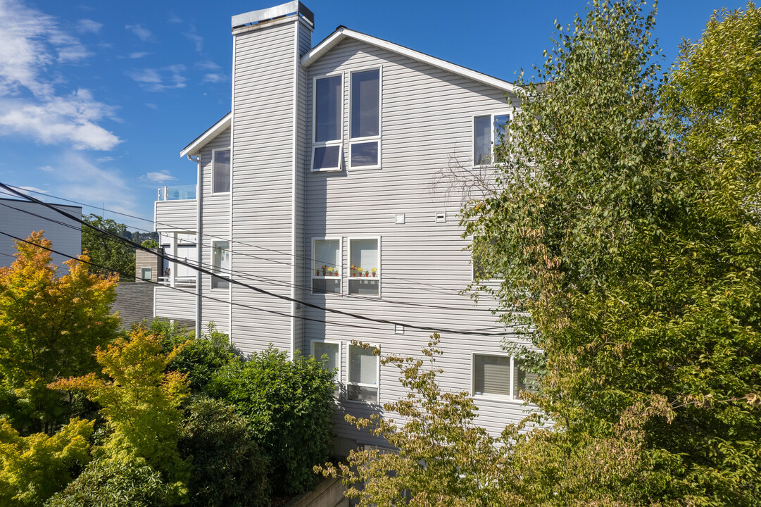 WALLINGVIEW CONDOMINIUM in Seattle, WA - Building Photo