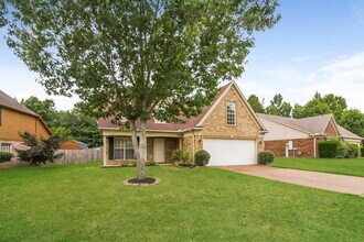 1401 Carlton Ridge Dr in Cordova, TN - Building Photo - Building Photo