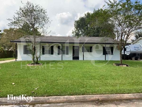 property at 4909 Green Willow Ln