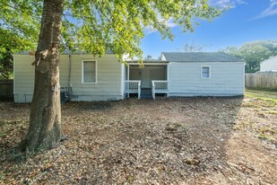 2011 Lucas St in Montgomery, AL - Foto de edificio - Building Photo