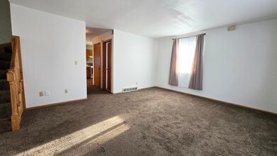 9915 W Beloit Rd, Unit 9915 in Milwaukee, WI - Building Photo - Building Photo