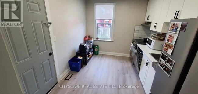 743 Cannon St E in Hamilton, ON - Building Photo - Building Photo