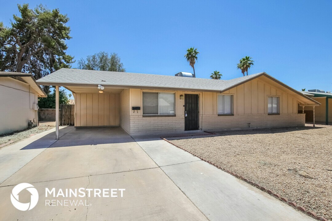 8435 W Heatherbrae Dr in Phoenix, AZ - Building Photo