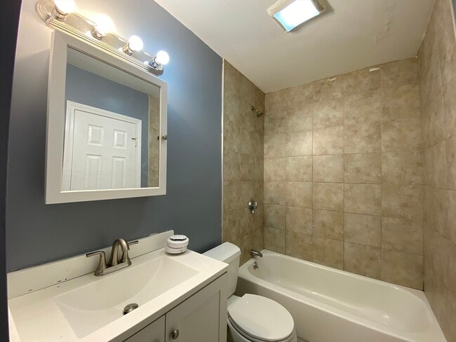 74 Thornton St, Unit 2 in Revere, MA - Building Photo - Building Photo
