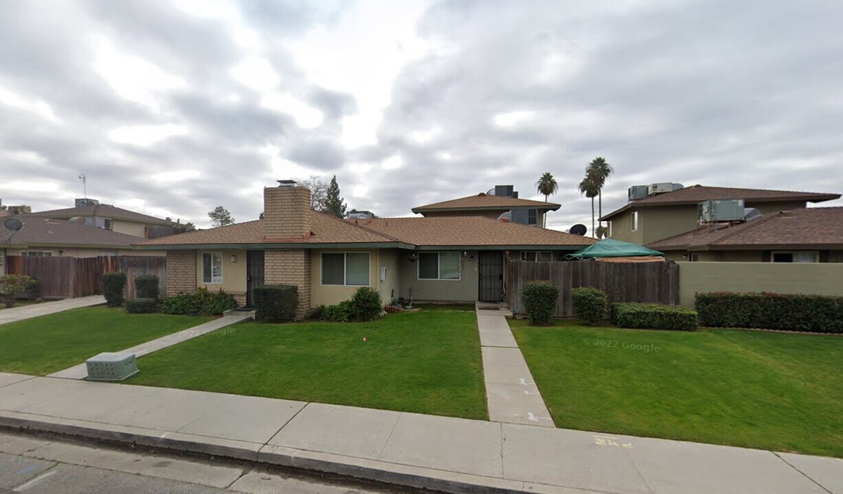 5909 Nogal Ave, Unit Second Floor C in Bakersfield, CA - Foto de edificio
