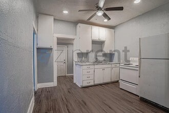 1006 S Throckmorton St in Sherman, TX - Building Photo - Building Photo