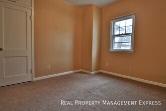 3 Bedroom 1.5 Bath Near Downtown with Fenc in Sioux Falls, SD - Building Photo - Building Photo