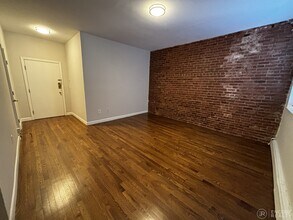 15 Stearns Rd, Unit 4 in Brookline, MA - Building Photo - Building Photo