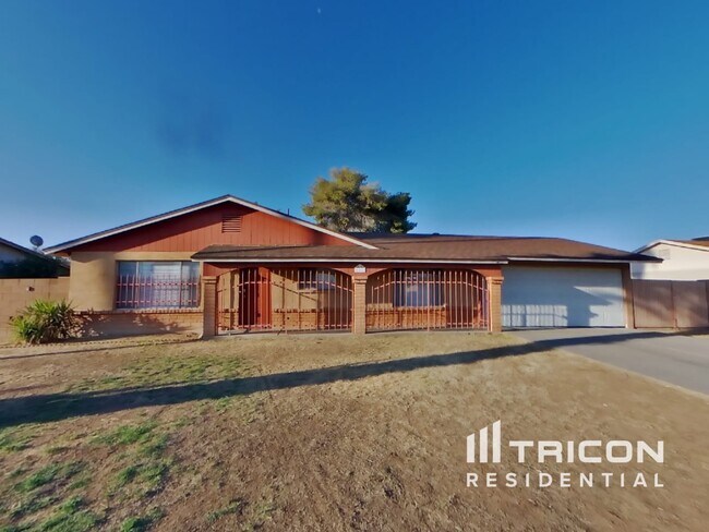property at 4801 W Larkspur Dr