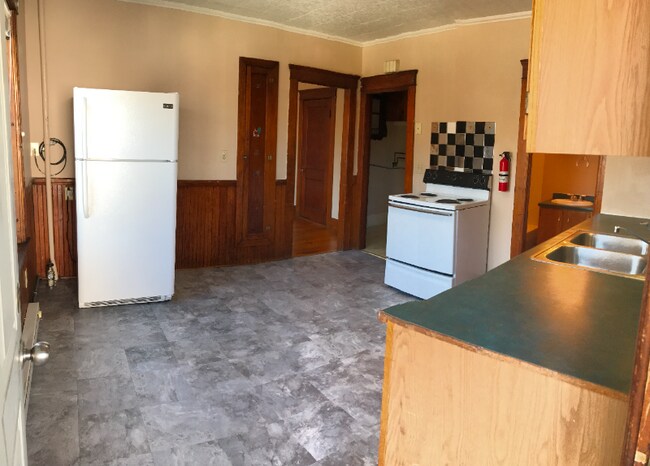 3 E Main St in Webster, MA - Building Photo - Building Photo