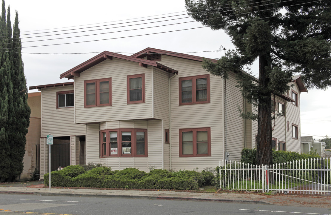 Spradlin House in Hayward, CA - Building Photo