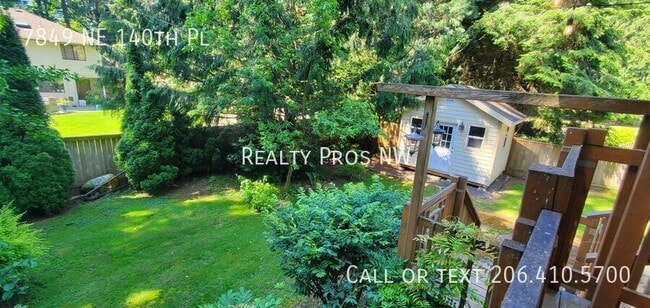 7849 NE 140th Pl in Kirkland, WA - Building Photo - Building Photo