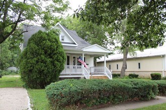 210 E Park St in Champaign, IL - Building Photo - Building Photo