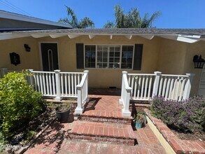 22359 Lanark St in Los Angeles, CA - Building Photo - Building Photo