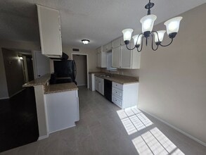 620 Race St in Crowley, TX - Building Photo - Building Photo