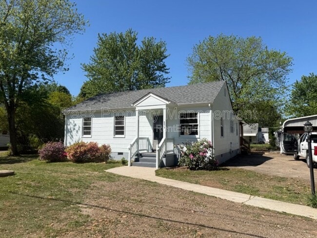 4815 Oakleys Ln in Richmond, VA - Building Photo - Building Photo